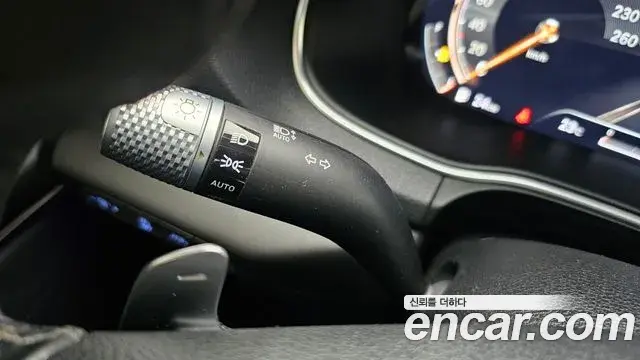 Genesis GV80 2021 — ფოტო 23/31