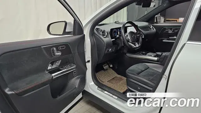 Mercedes-Benz GLA-Class 2021 — Фото 8/20
