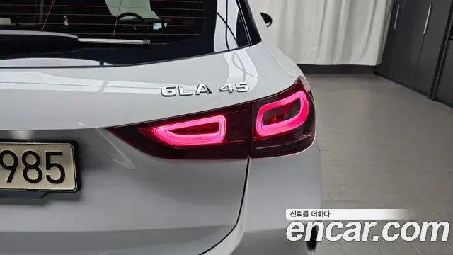 Mercedes-Benz GLA-Class 2021 — Şəkil 9/32