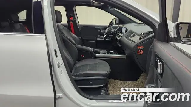 Mercedes-Benz GLA-Class 2021 — Şəkil 30/32