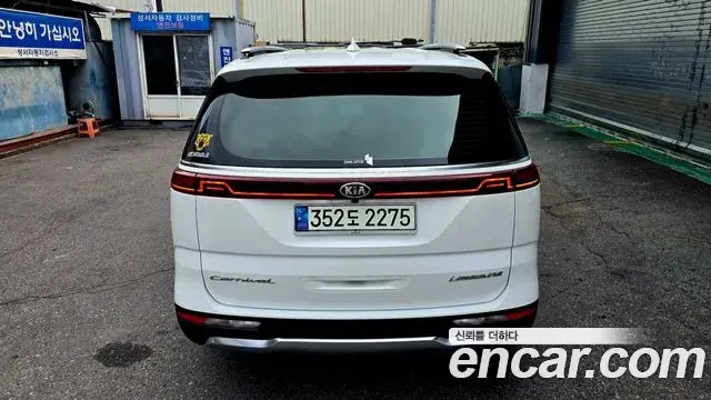 Kia Carnival 2021 — Photo 5/20
