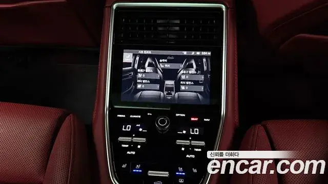 Porsche Panamera 2023 — Фото 18/20