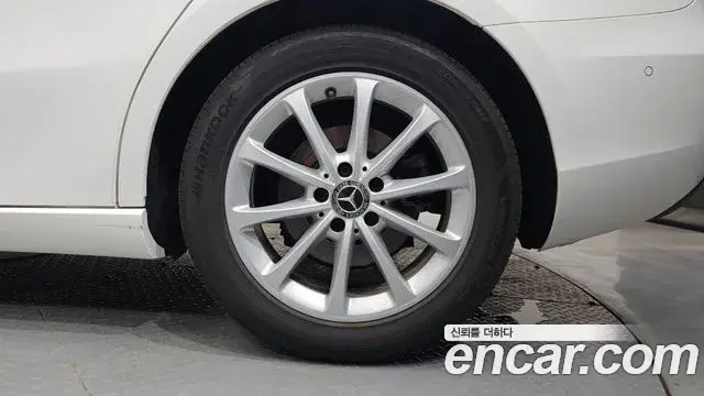 Mercedes-Benz A-Class 2020 — ფოტო 29/30