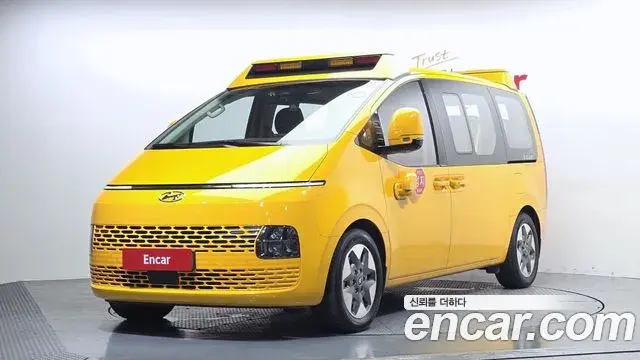 Hyundai Staria 2023 — Фото 1/20