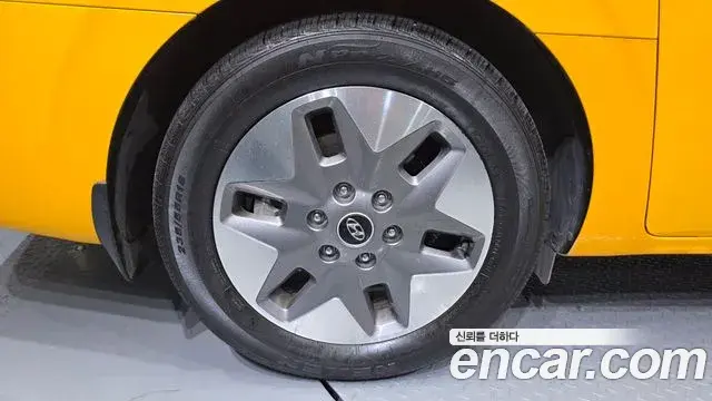 Hyundai Staria 2023 — Фото 5/20