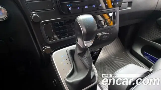 Hyundai Staria 2023 — Фото 9/20