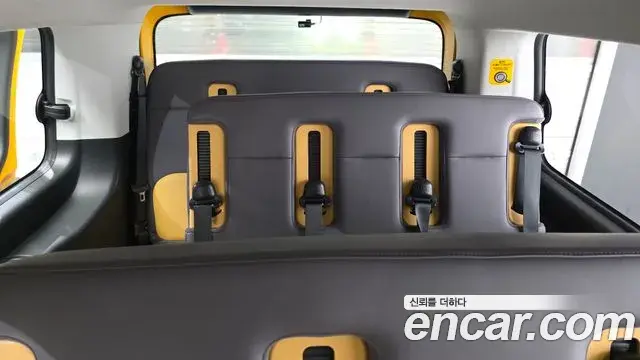 Hyundai Staria 2023 — Фото 13/20
