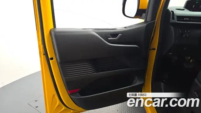 Hyundai Staria 2023 — Photo 9/32