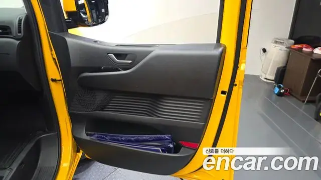 Hyundai Staria 2023 — Photo 28/32