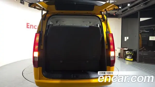 Hyundai Staria 2023 — Photo 13/32