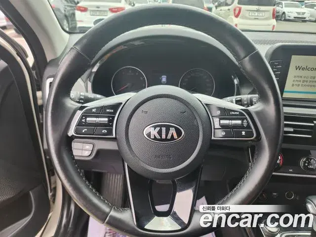 Kia Seltos 2021 — Фото 15/17