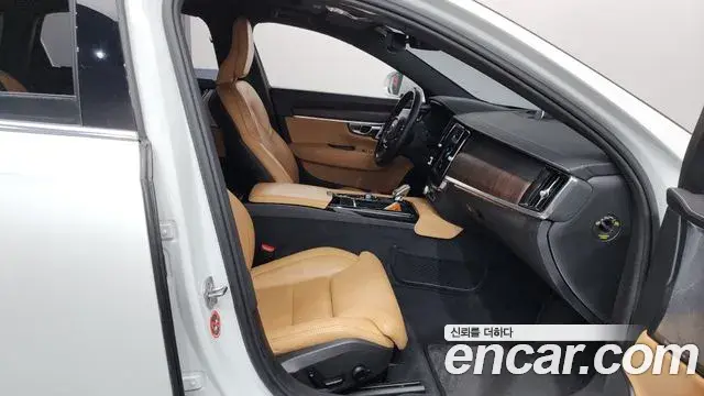Volvo S90 2021 — ფოტო 18/36