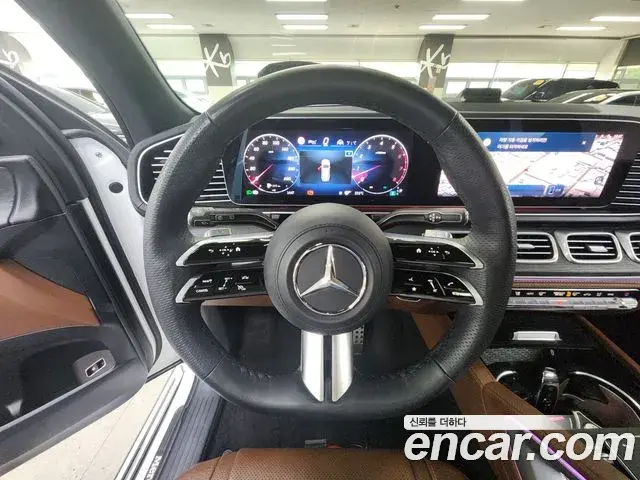 Mercedes-Benz GLS-Class 2025 — Photo 15/20
