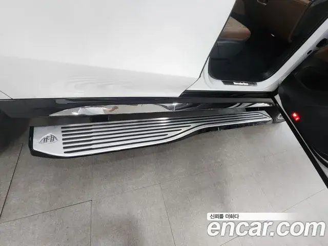 Mercedes-Benz GLS-Class 2025 — Photo 8/20