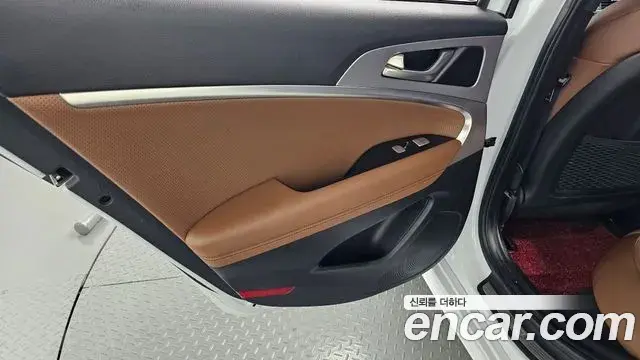 Genesis G70 2019 — ფოტო 21/32