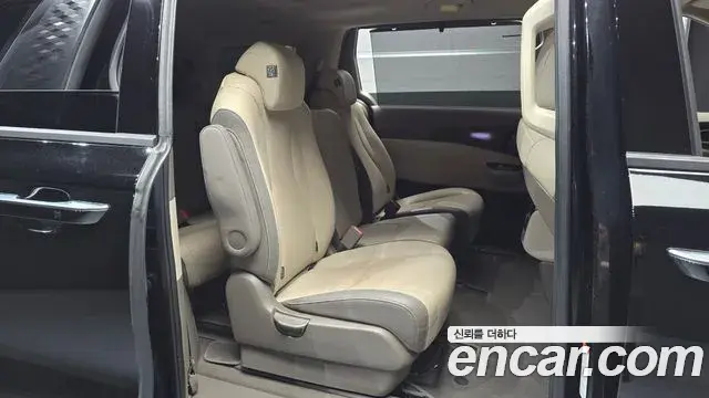Kia Carnival 2023 — Фото 12/20