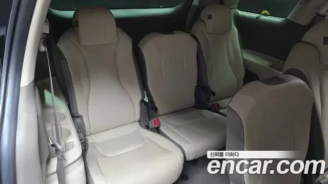 Kia Carnival 2023 — Фото 13/20
