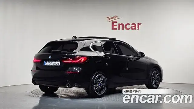 BMW 1 Series 2023 — Şəkil 7/33