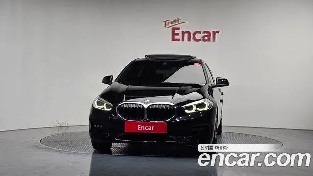BMW 1 Series 2023 — Şəkil 9/33