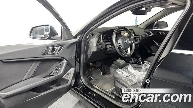 BMW 1 Series 2023 — Şəkil 33/33
