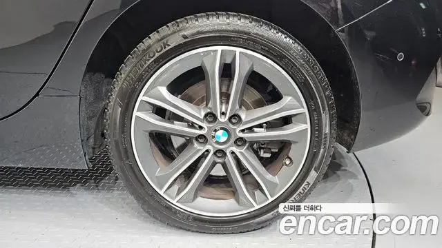 BMW 1 Series 2023 — Şəkil 15/33