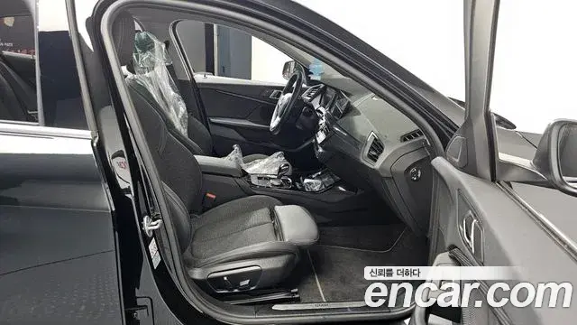 BMW 1 Series 2023 — Şəkil 29/33