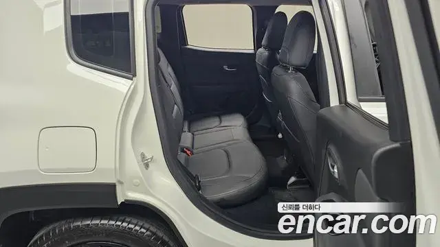 Jeep Renegade 2022 — Photo 19/31