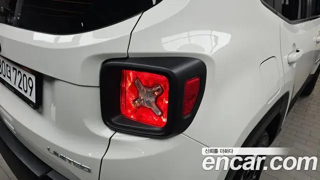 Jeep Renegade 2022 — Photo 21/31
