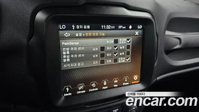 Jeep Renegade 2022 — Photo 30/31