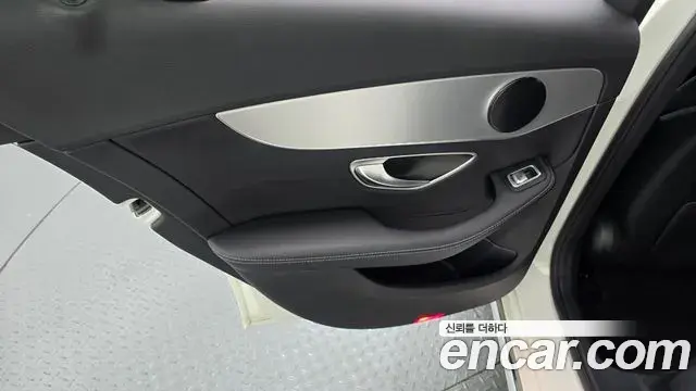 Mercedes-Benz C-Class 2018 — Photo 3/30