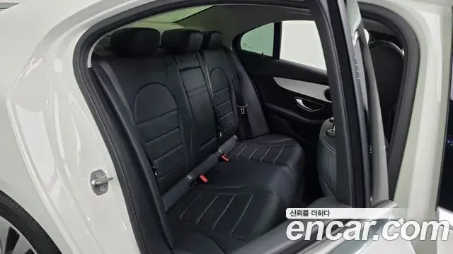 Mercedes-Benz C-Class 2018 — Photo 16/30
