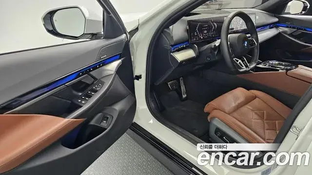 BMW 5 Series 2025 — Photo 9/32