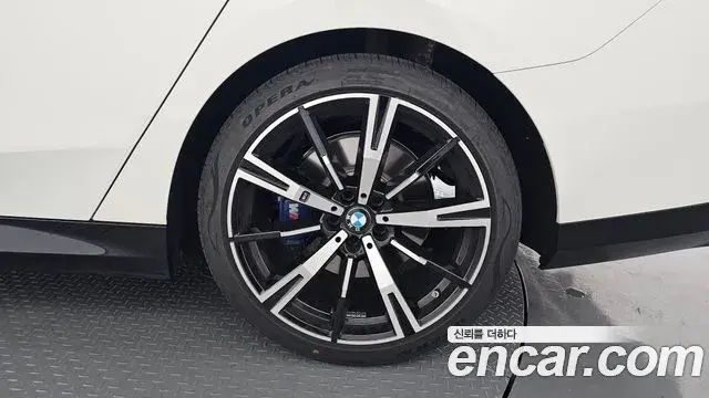 BMW 5 Series 2025 — Photo 13/32