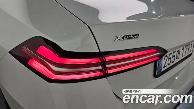 BMW 5 Series 2025 — Photo 18/32