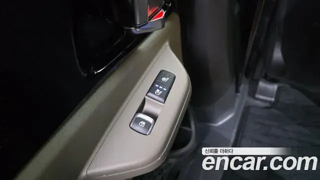 Kia Carnival 2023 — Фото 19/20
