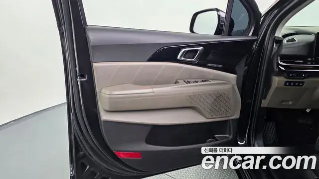 Kia Carnival 2023 — ფოტო 3/36