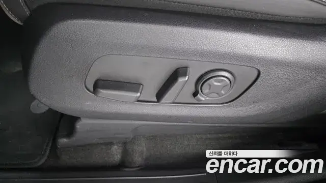 Kia Carnival 2023 — ფოტო 22/36
