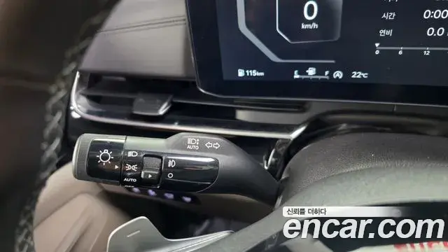 Kia Carnival 2023 — ფოტო 19/36