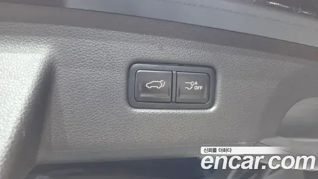 Kia Carnival 2023 — ფოტო 17/36