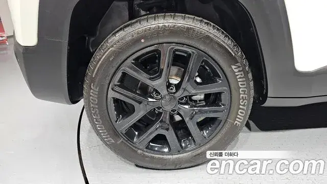Jeep Renegade 2023 — ფოტო 1/31