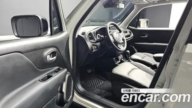 Jeep Renegade 2023 — ფოტო 23/31