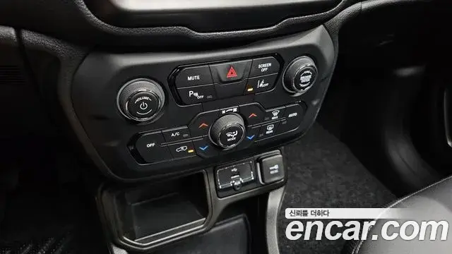 Jeep Renegade 2023 — ფოტო 30/31