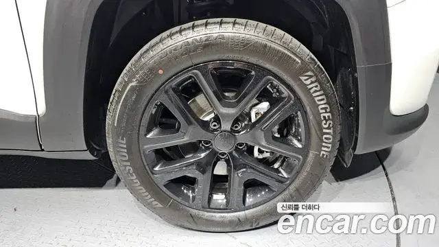 Jeep Renegade 2023 — ფოტო 21/31