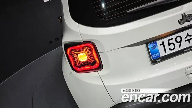 Jeep Renegade 2023 — ფოტო 27/31