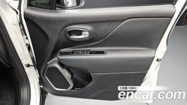 Jeep Renegade 2023 — ფოტო 2/31