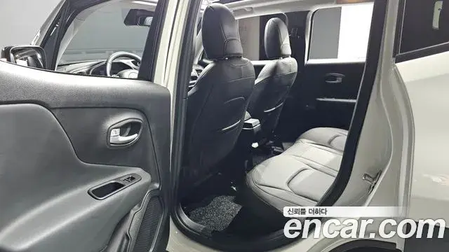 Jeep Renegade 2023 — ფოტო 4/31