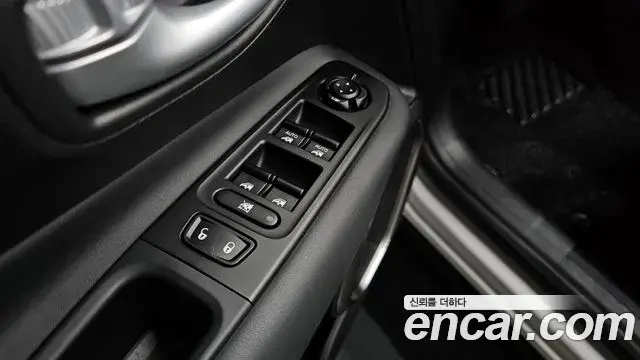 Jeep Renegade 2023 — ფოტო 25/31