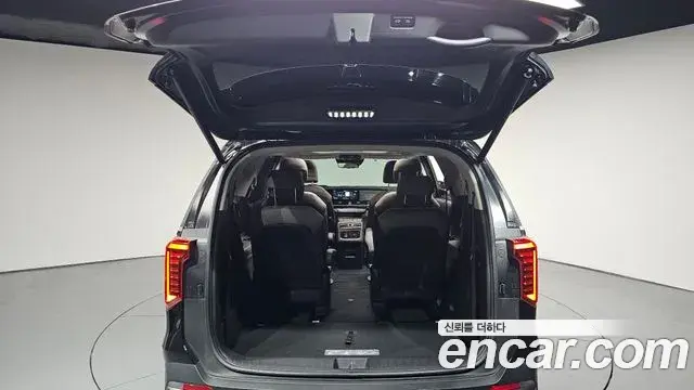 Kia Carnival 2023 — Şəkil 19/20
