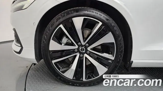 Volvo S60 2023 — Şəkil 6/38
