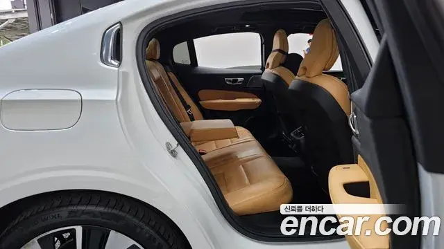 Volvo S60 2023 — Şəkil 13/38